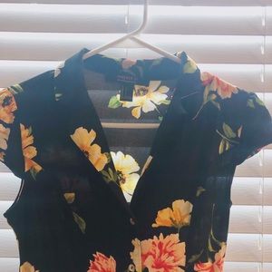 Collared floral dress with buttons!